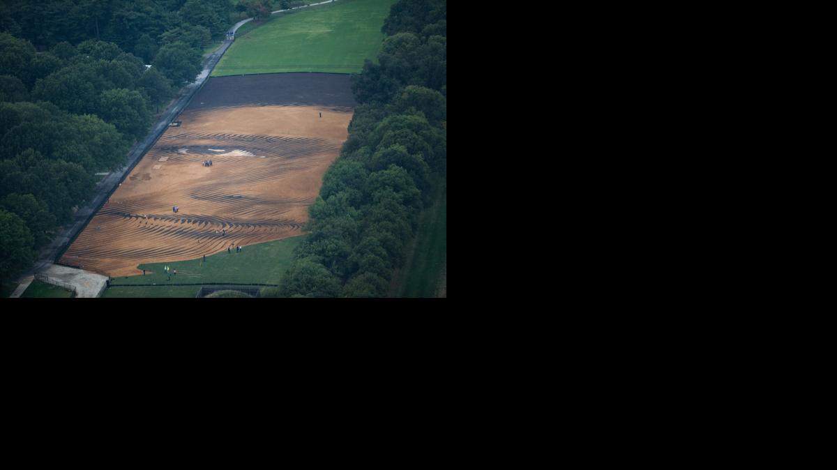 
An aerial view from the Washington Monument of Cuban American artist Jorge Rodríguez-Gerada’s project "Out of Many, One." 
