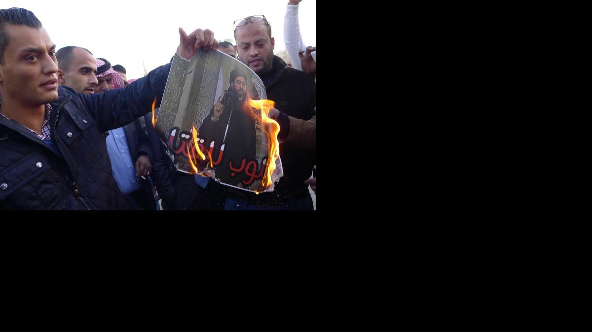 
Members of Jordan's Al Assaf tribe burn a "Wanted Dead" poster of Islamic State leader Abu Bakr al Baghdadi at a rally in Amman, Jordan, on Thursday.
