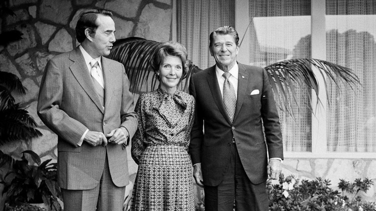 Sen. Robert Dole, left, joins then-California Gov. Ronald Reagan and Nancy Reagan outside the Reagans’ home on Sept. 25, 1975, in Pacific Palisades.