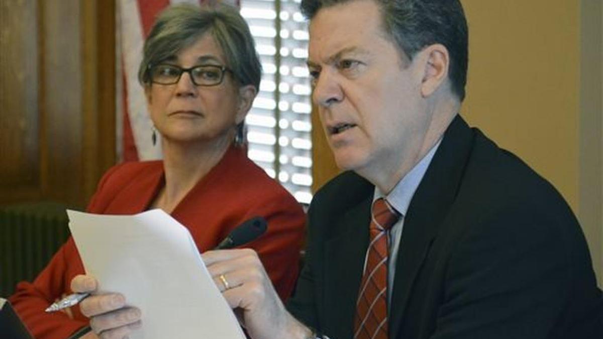 Kansas Gov. Sam Brownback meets with legislative leaders, including Senate President Susan Wagle, in 2015.