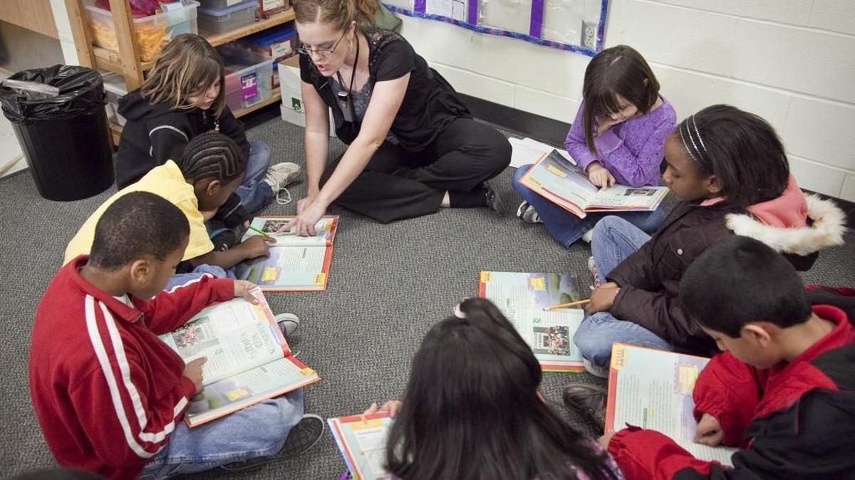 Jefferson Elementary third-grade teacher Delilah Crossette with her students in 2013.