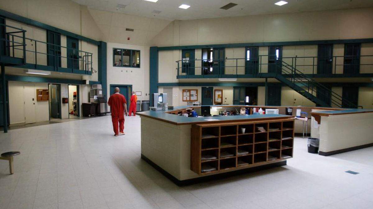 
Gov. Sam Brownback will visit El Dorado Correctional Facility at 10 a.m. Wednesday.
