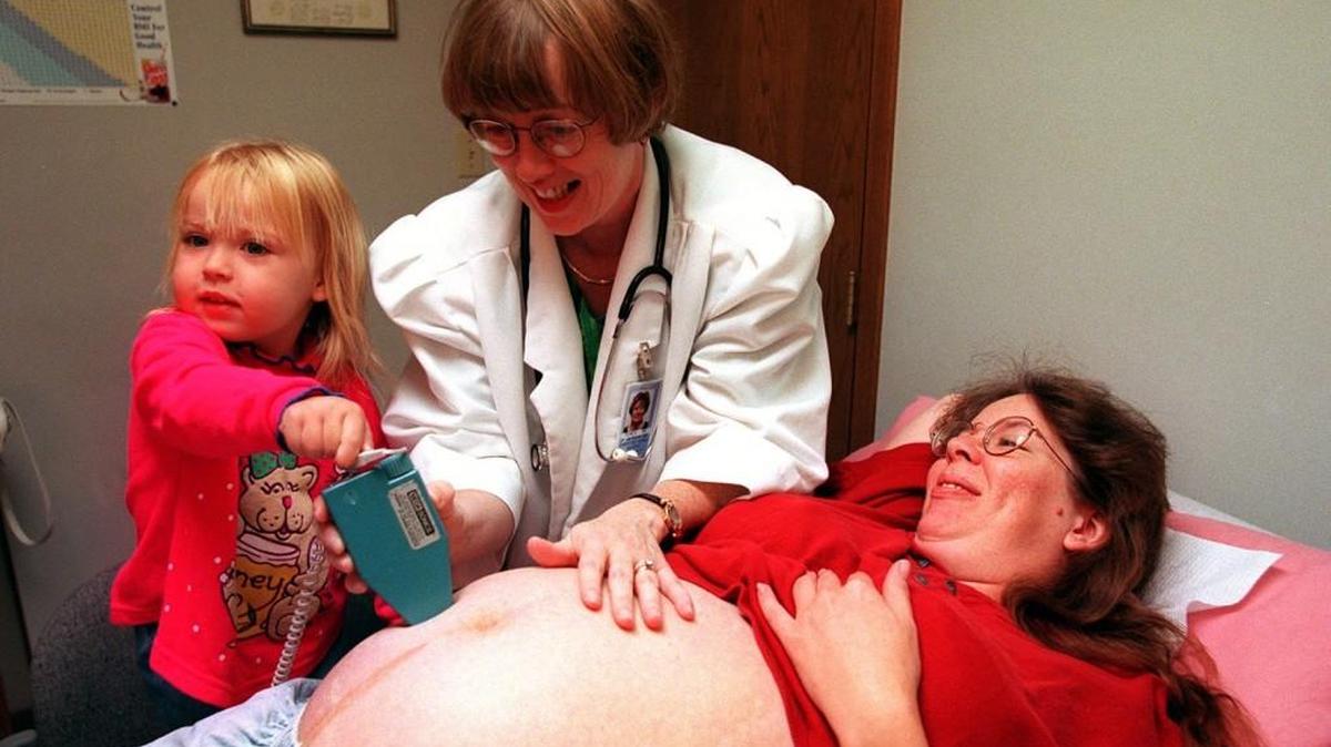 Linda Punch, a nurse midwife at Associates in Women’s Health, performs an ultrasound on Michelle Featherby. (File photo)