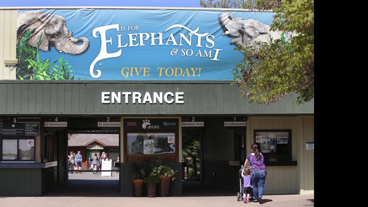 
The entrance to the Sedgwick County Zoo (April 30, 2015)
