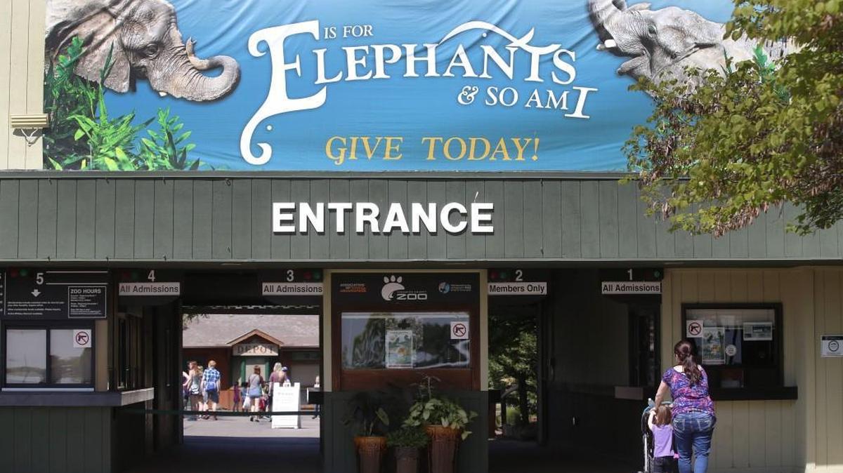 The entrance to the Sedgwick County Zoo.
