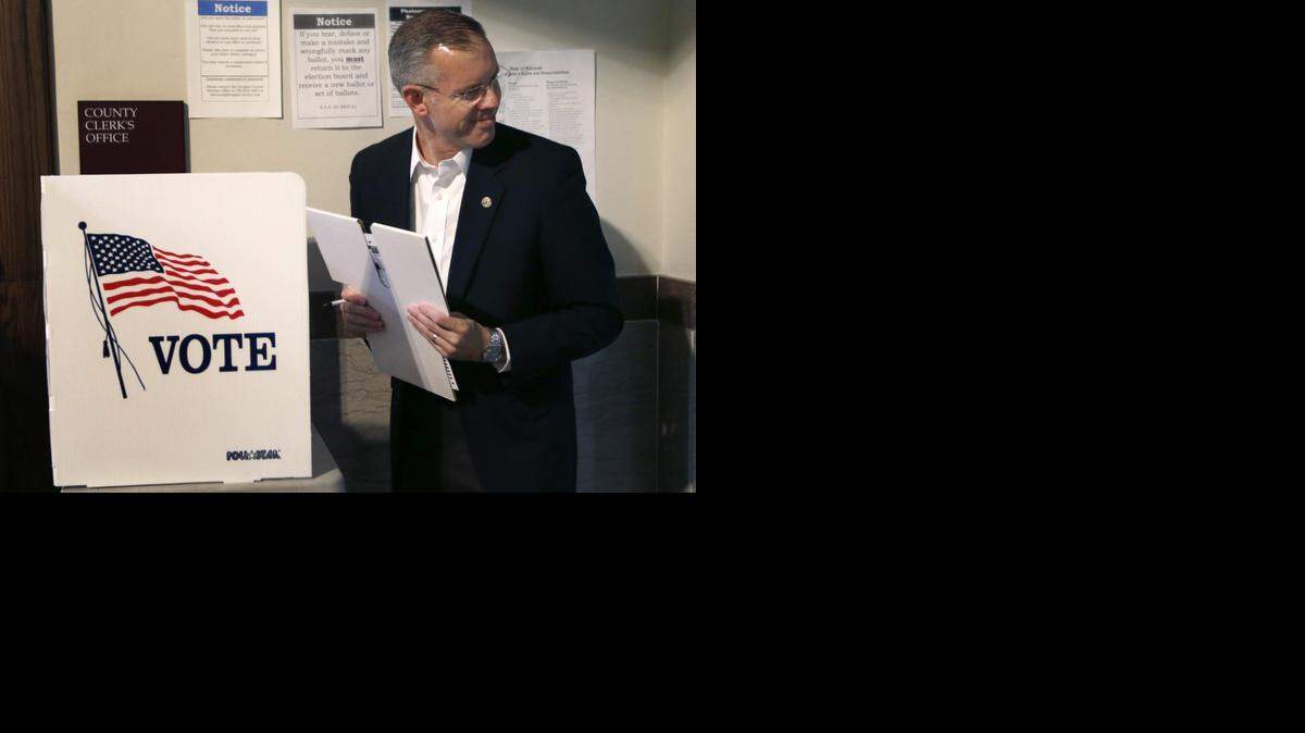 
Kansas gubernatorial candidate Paul Davis votes early at the Douglas County Courthouse in Lawrence on Friday. (Oct. 31, 2014)
