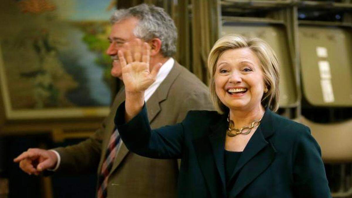 
Democratic presidential candidate Hillary Clinton arrives Wednesday at the Iowa Statehouse to meet with Democratic Party lawmakers in Des Moines. (April 15, 2015) 
