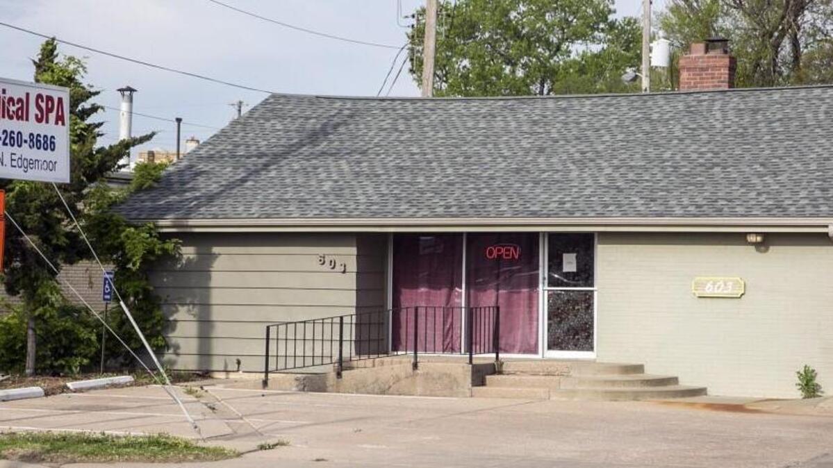 Massage business at 603 N. Edgemoor. (April 13, 2016)