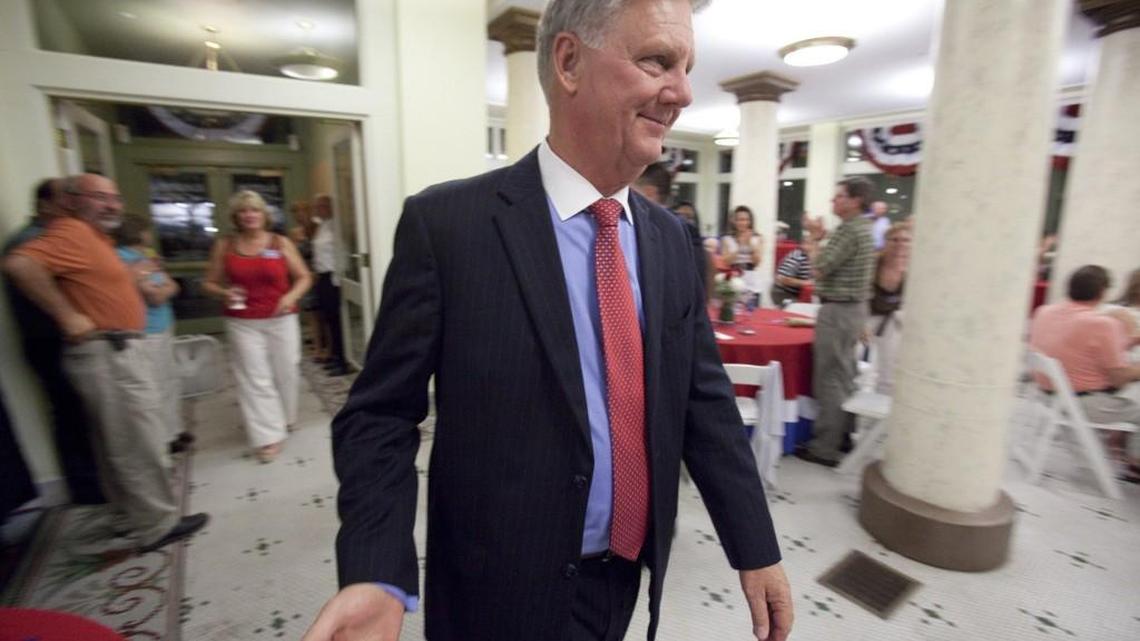 Wink Hartman prepares to thank supporters after losing the Republican primary for the 4th Congressional District seat in 2010. (Aug. 3, 2010)