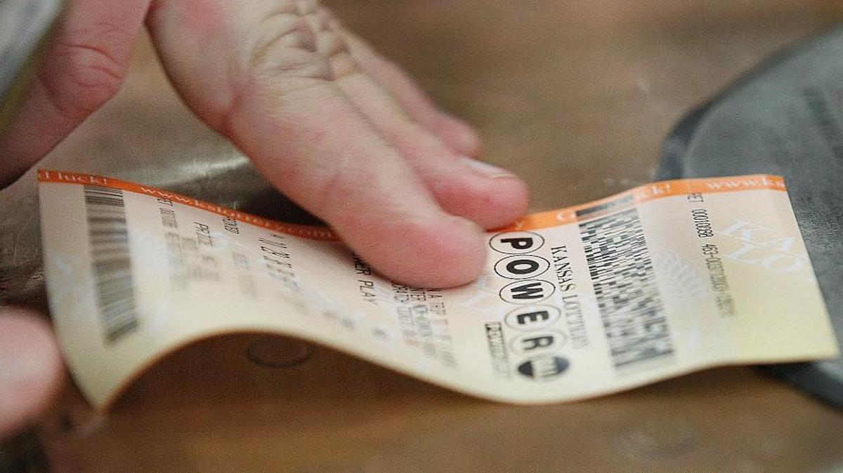 Gov. Sam Brownback has vetoed a bill to allow vending machine sales of lottery tickets in Kansas.