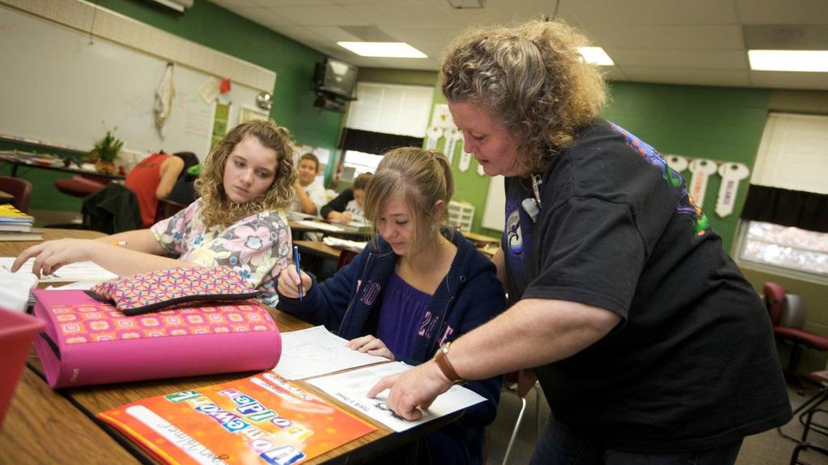 House Bill 2504 would require counties with fewer than 10,000 students to have a single school district.