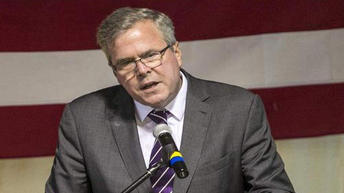 
Former Florida Gov. Jeb Bush stumps for U.S. Sen. Pat Roberts in Wichita. (Sept. 29, 2014)
