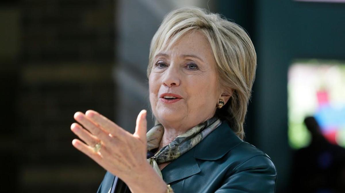 
Democratic presidential candidate Hillary Rodham Clinton speaks during a community forum Tuesday in Davenport, Iowa. (Oct. 6, 2015)
