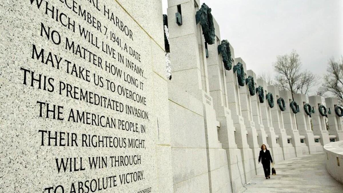 The World War II Memorial sits on a 7.4-acre site between the Washington Monument and the Lincoln Memorial