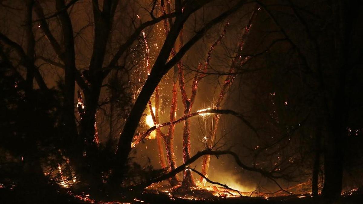 Firefighters from across Kansas and Oklahoma battled a major wildfire near Protection on Monday night and early Tuesday. (March 7, 2017)