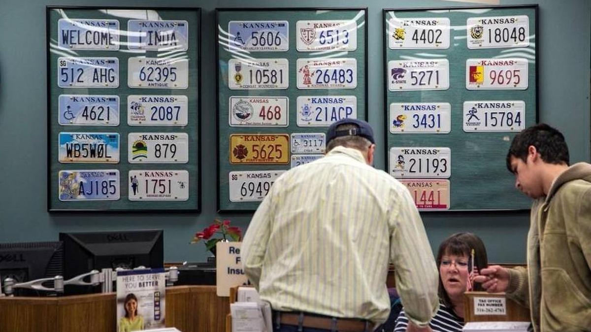 It’s unfair that some Kansans aren’t registering their vehicles with the state, and that many Kansans don’t have to pay taxes on pass-through income.