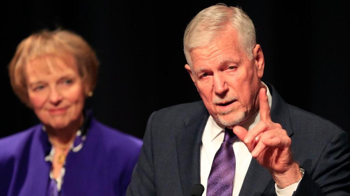Kansas State University president Richard Myers, right.