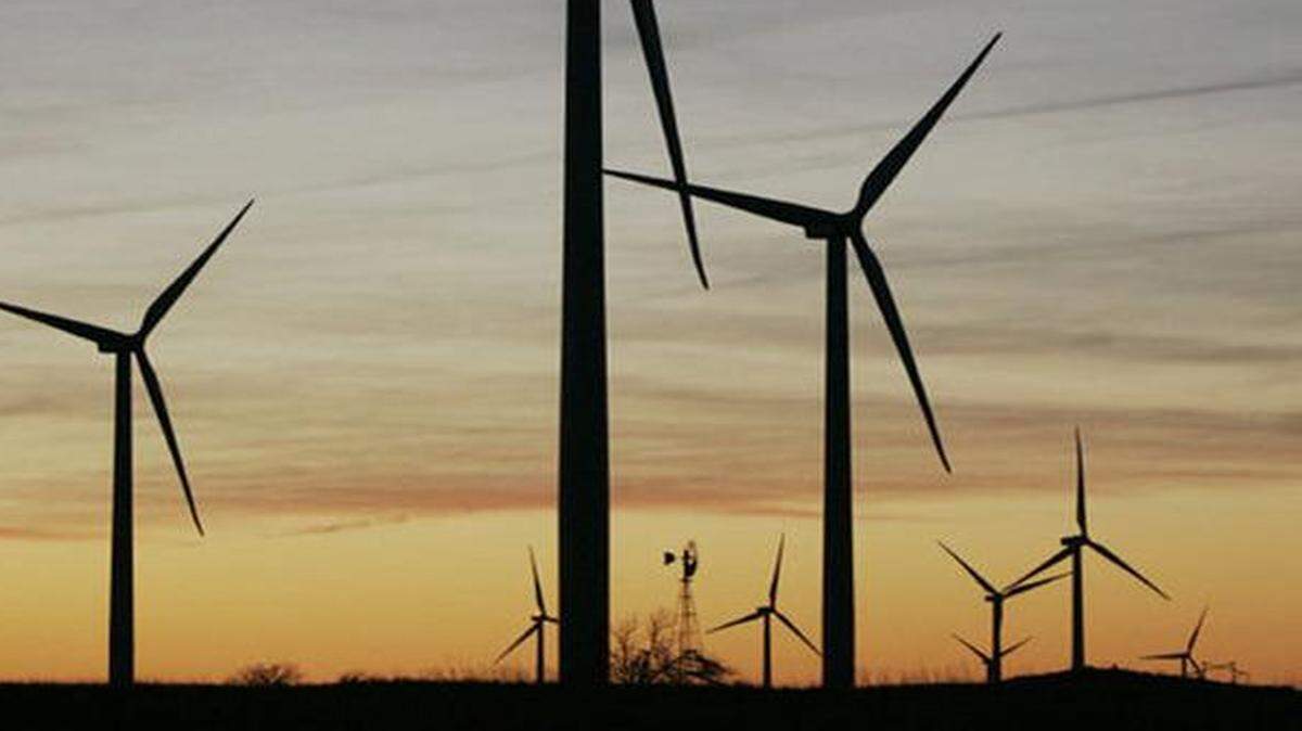 
Wind energy gets credit for 13,000 jobs and $8 billion in investment in Kansas since 2004. 
