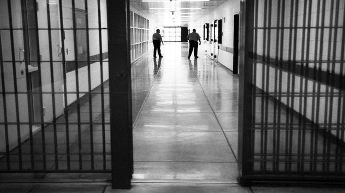 
Reducing the penalty on possession of minor amounts of marijuana makes strong fiscal and social sense. 
