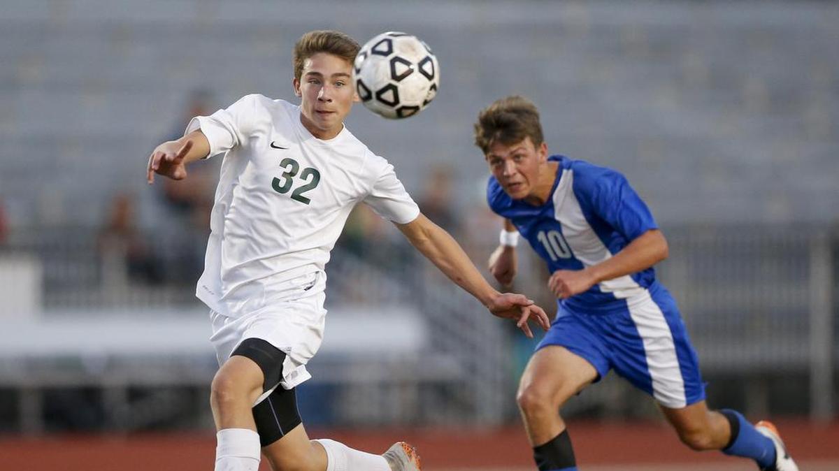 Bishop Carroll’s Carson Lee (32) will be called upon to produce in the wake of 2017 All-Metro selection Corbyn Howard.