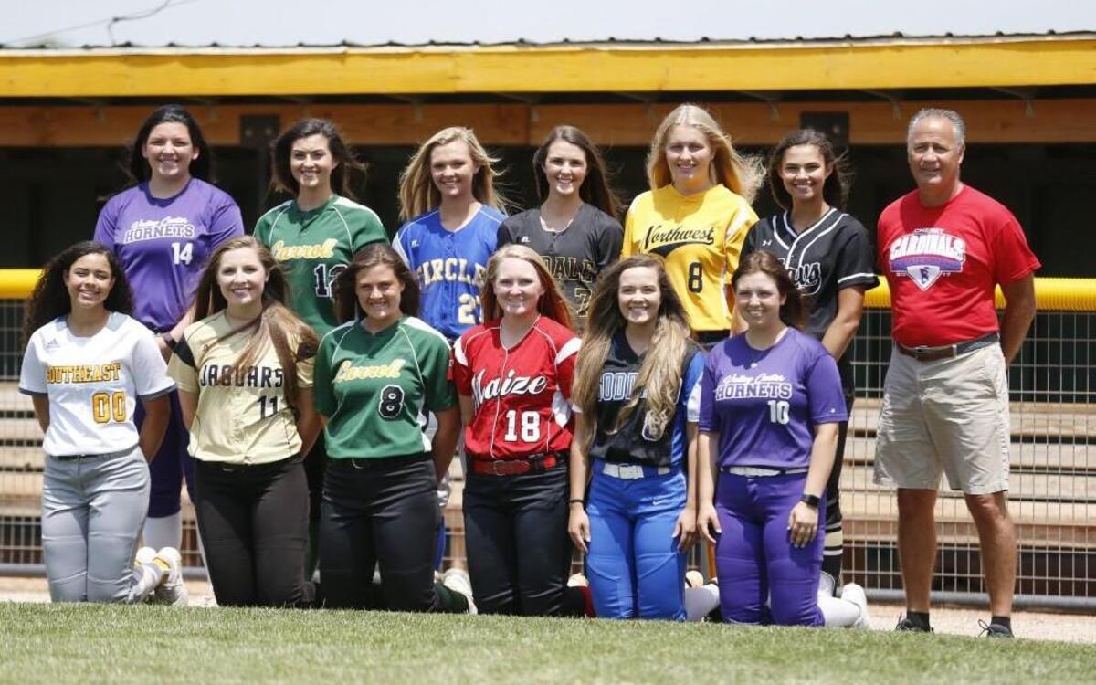 From left: front row, Sydni Hawkins, Audrey Smith, Kaylin Watkins, Maura Glatczak, Talli Shepherd, Wylie Glover. Back row: Kaylee Burnett, Madison Miller, Londyn Bardin, Macie Eck, Lucy Herter, Lauren Johnson, Matt Johnson