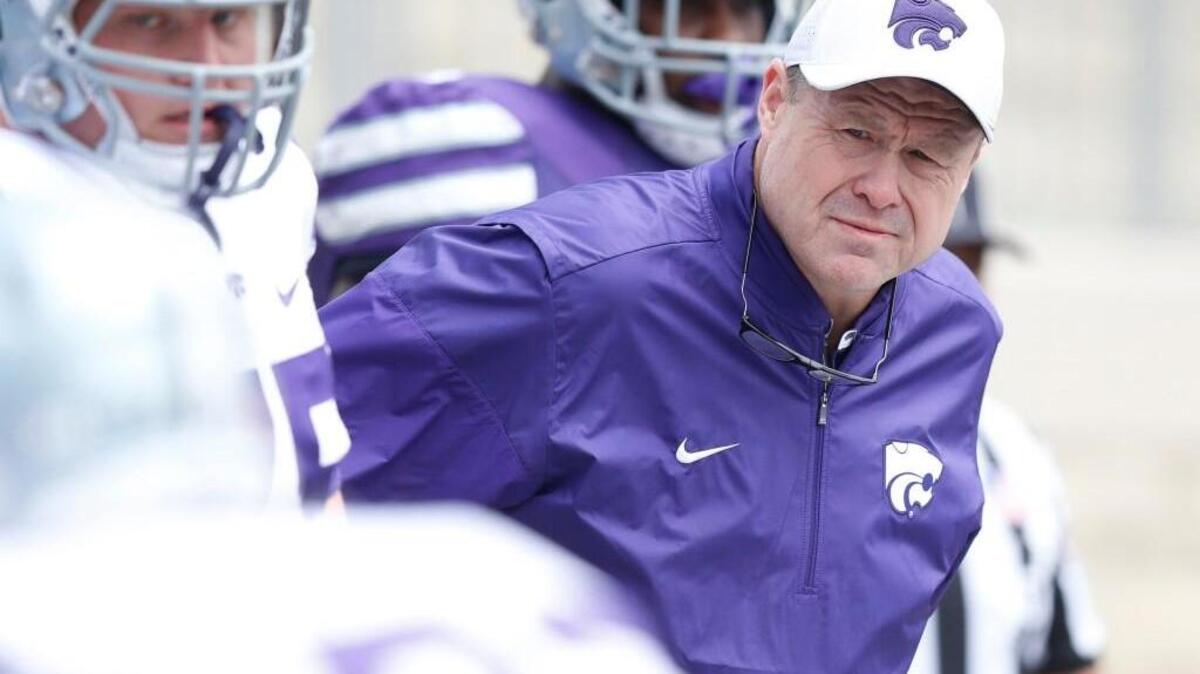 K-State offensive line coach Charlie Dickey keeps an eye on the Wildcats at the team’s spring game (April 22, 2017).