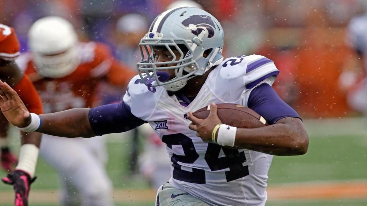 Kansas State’s Charles Jones runs the ball against Texas.