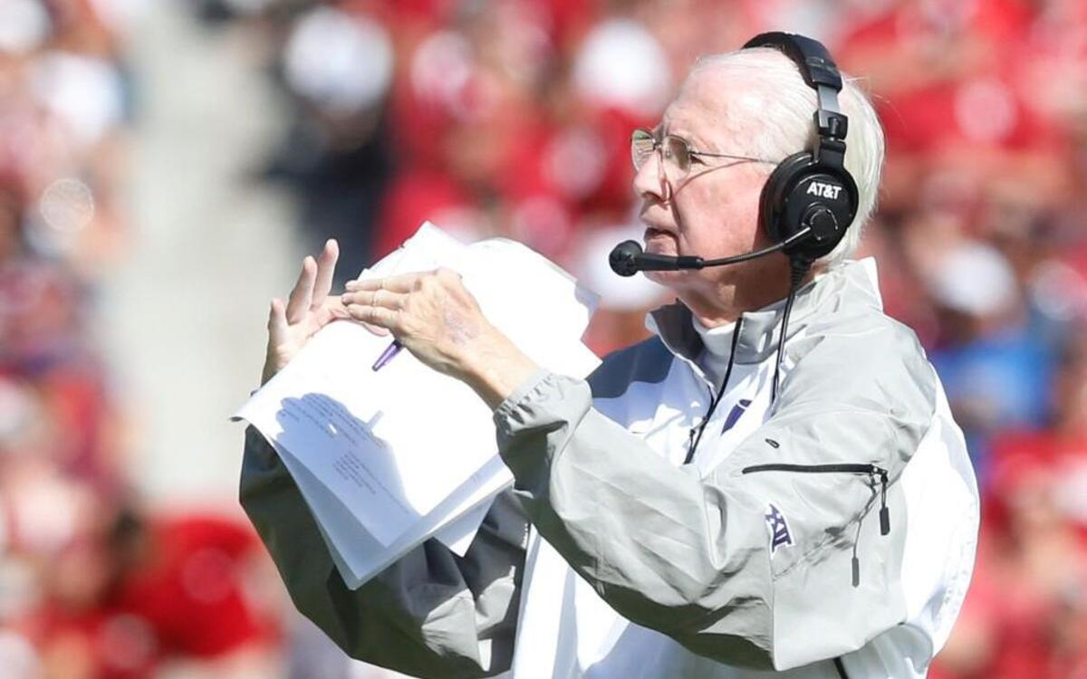 K-State coach Bill Snyder calls a timeout Saturday in Norman.(October 15, 2016)