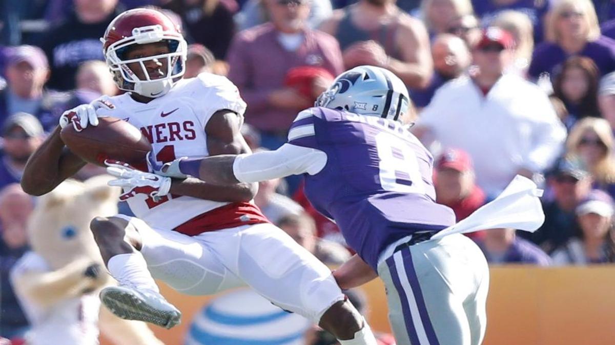 K-State defensive back Duke Shelley knocks away a pass intended Oklahoma wide receiver Dede Westbrook in the first quarter Saturday in Manhattan.