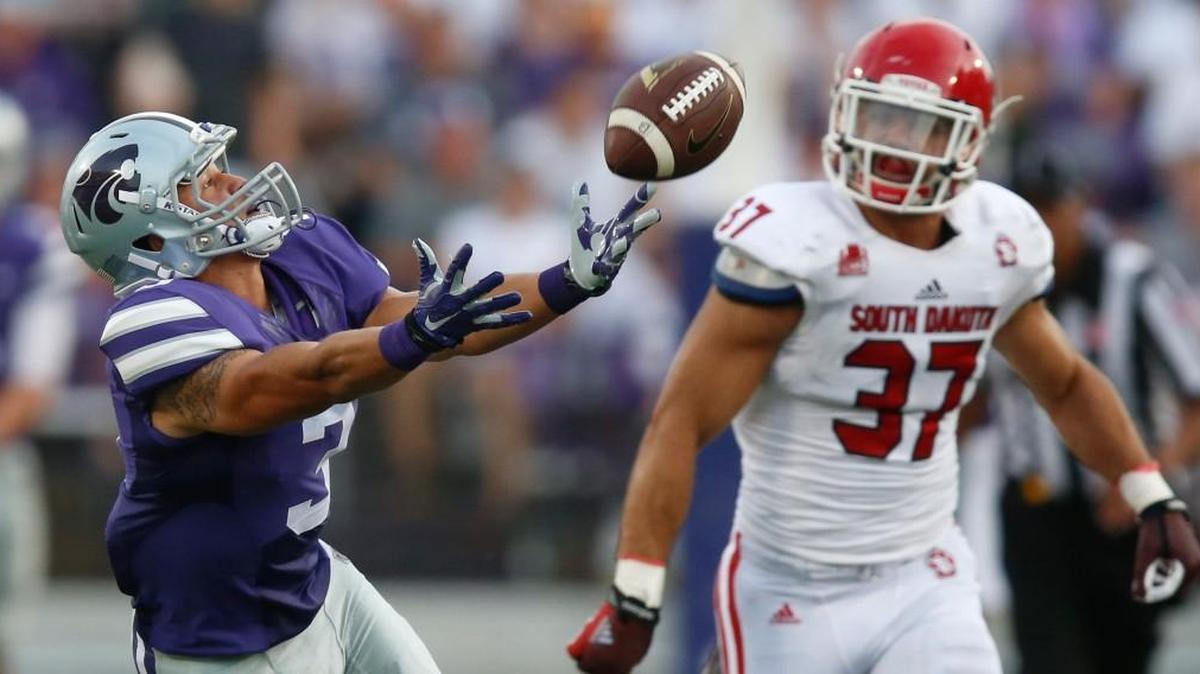 K-State running back Dalvin Warmack gets his hands on a pass from former quarterback Joe Hubener (September 05, 2015).