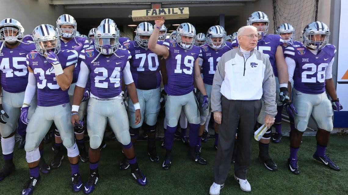 K-State coach Bill Snyder and his team prepare to take the field in the Liberty Bowl. (January 2, 2016)