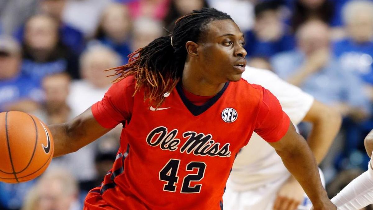 Mississippi’s Stefan Moody looks for an open teammate against Kentucky.