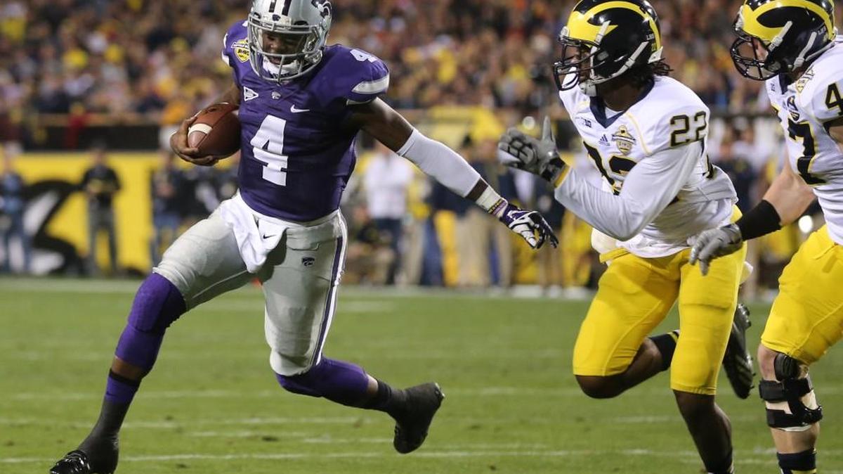K-State quarterback Daniel Sams picks up yardage against Michigan in the Buffalo Wild Wings Bowl(December 28, 2013)