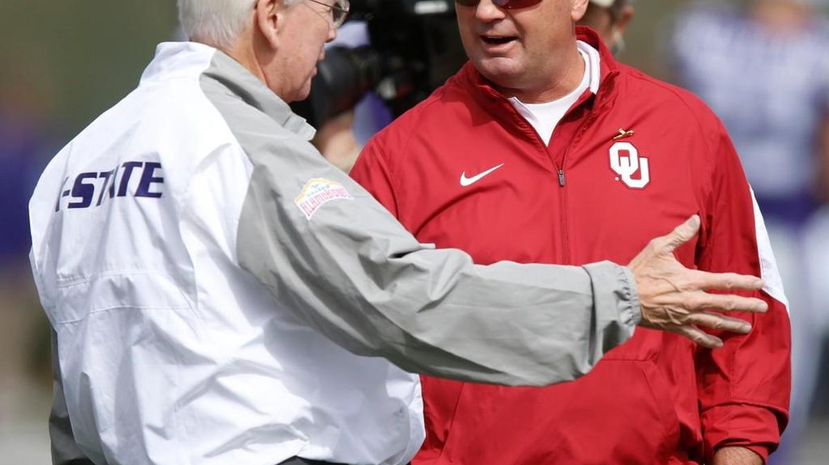 K-State head coach Bill Snyder and Oklahoma head coach Bob Stoops talk before a game in Manhattan. (Oct 17, 2015)