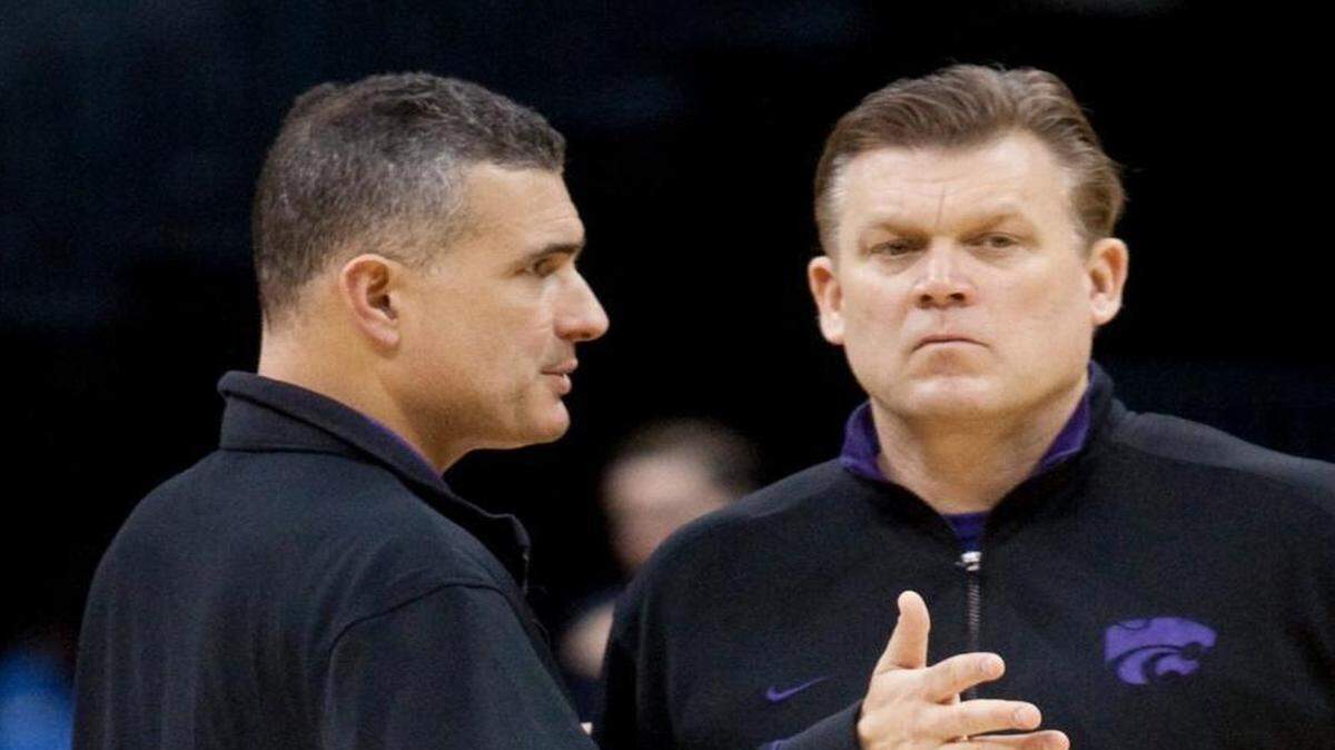 Frank Martin, left, talks with assistant Brad Underwood before Kansas State’s first game in the 2010 NCAA Tournament. Underwood was a Martin and Bob Huggins assistant before taking over Stephen F. Austin’s program and going 89-14 over three seasons.