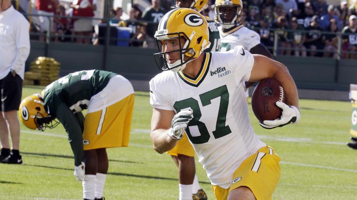 Green Bay Packers Jordy Nelson catches a pass during NFL football training camp Thursday, July 30, 2015, in Green Bay, Wis. (AP Photo/Morry Gash)