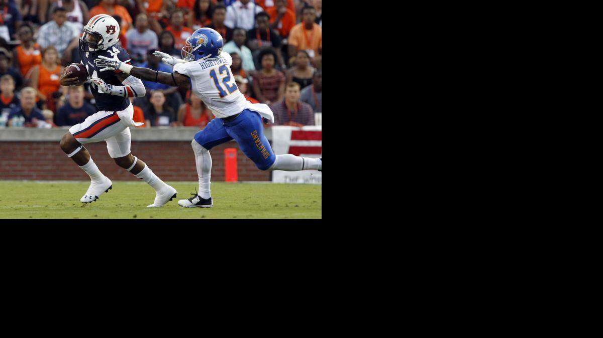 
Auburn quarterback Nick Marshall, left, played junior-college ball at Garden City Community College.
