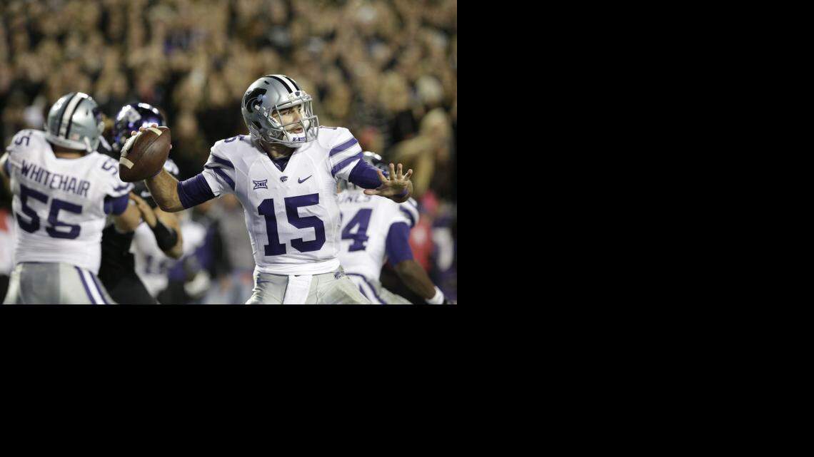 
Kansas State quarterback Jake Waters (15) passes during the second quarter of an NCAA college football game against TCU Saturday, Nov. 8, 2014, in Fort Worth, Texas. 
