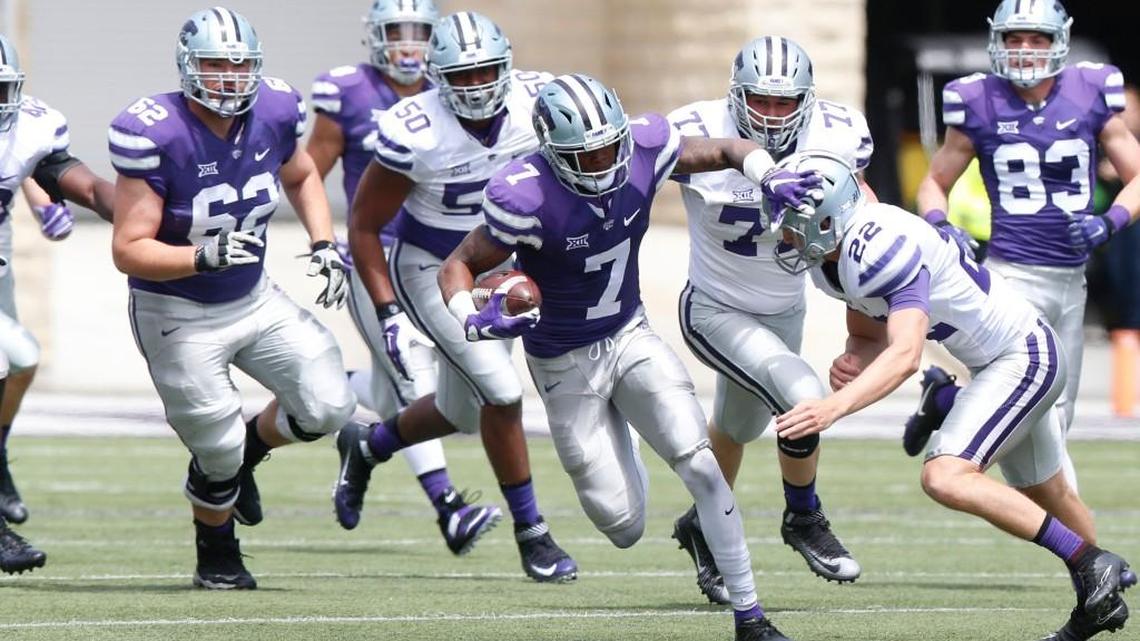 Kansas State receiver Isaiah Zuber runs through a group of teammates at the spring game. (April 22, 2017)