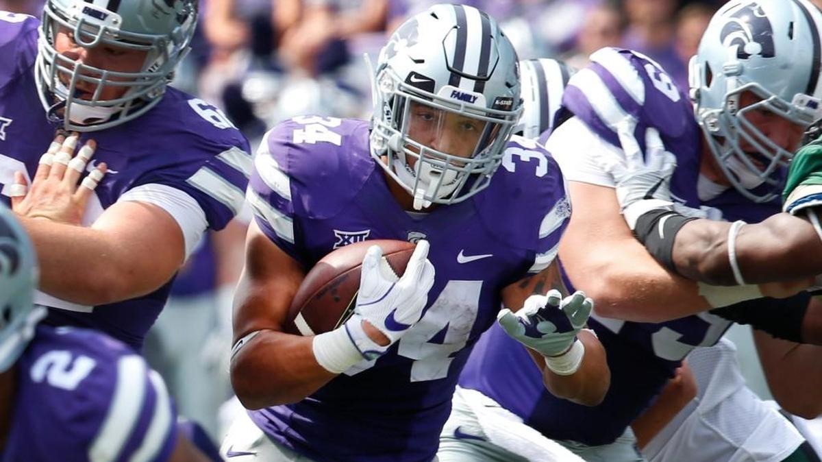 K-State running back Alex Barnes busts through a hole against Charlotte (September 9, 2017)