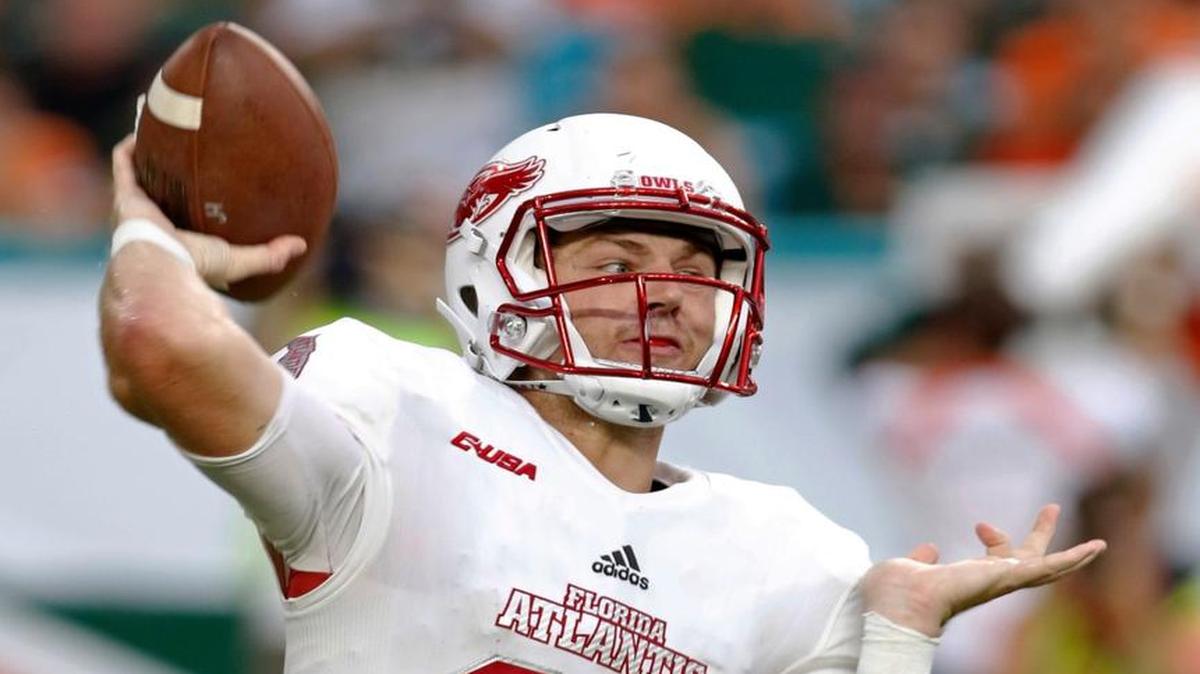Florida Atlantic quarterback Jason Driskel prepares to pass against Miami on Sept. 10.