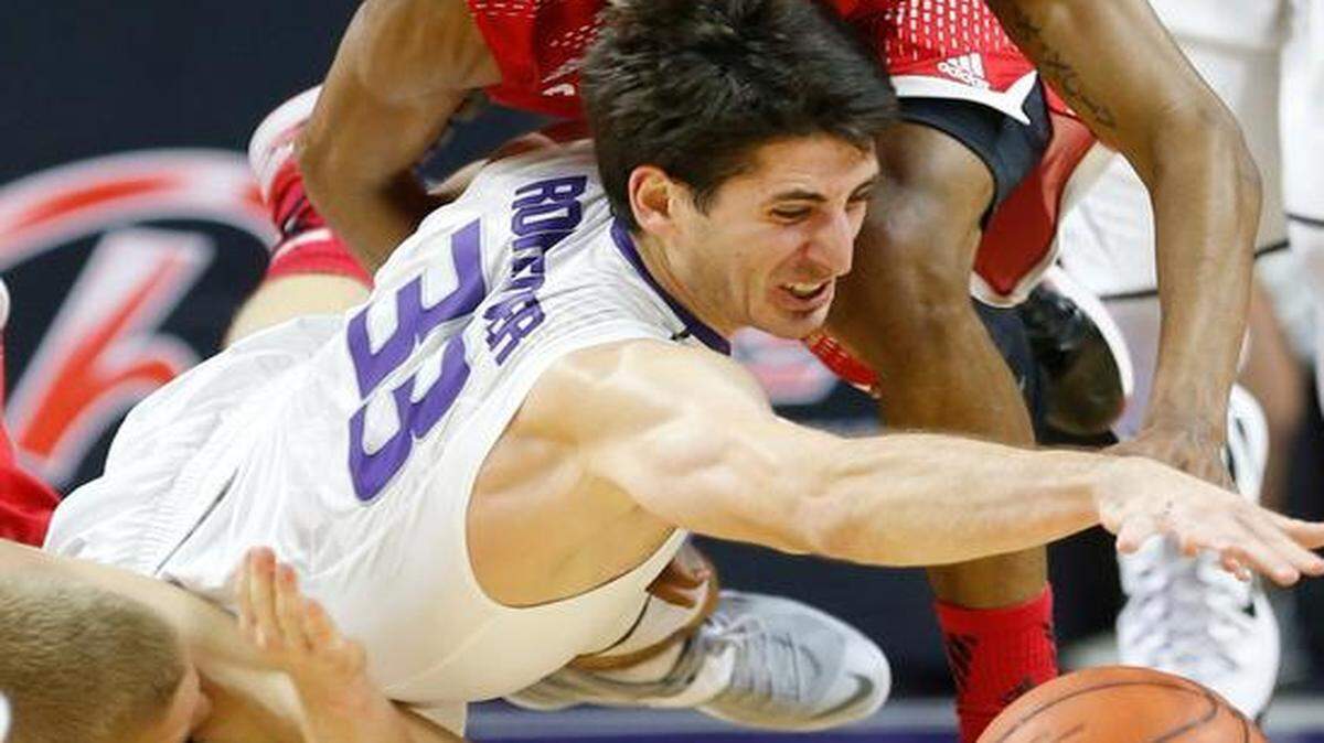 
K-State guard Brian Rohleder dives for a loose ball in a Nov. 14 game.
