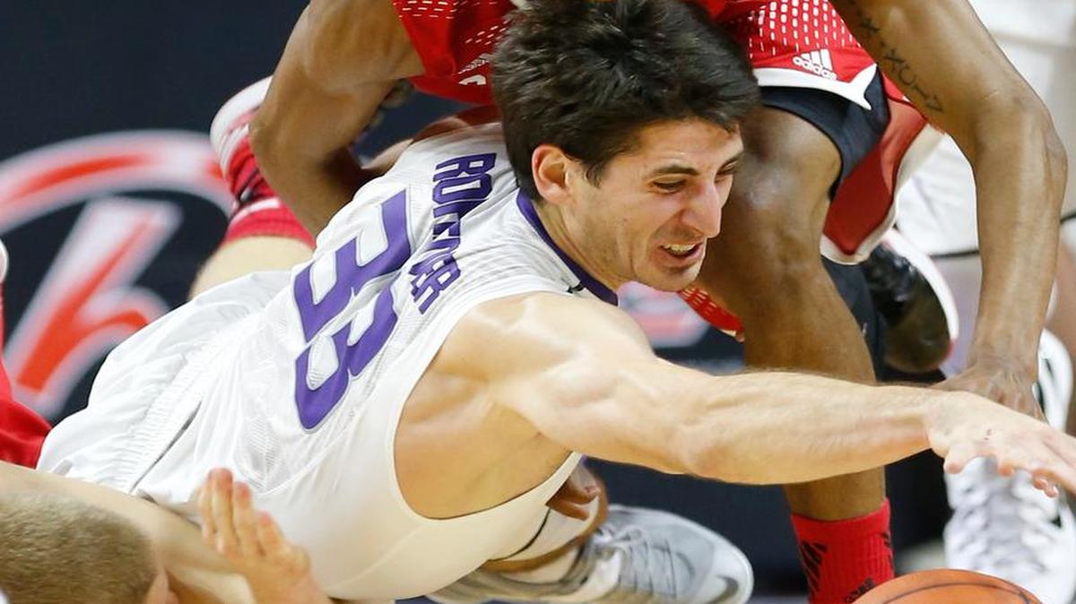 
K-State guard Brian Rohleder dives for a loose ball under the K-State basket against Southern Utah.(November 14, 2014)
