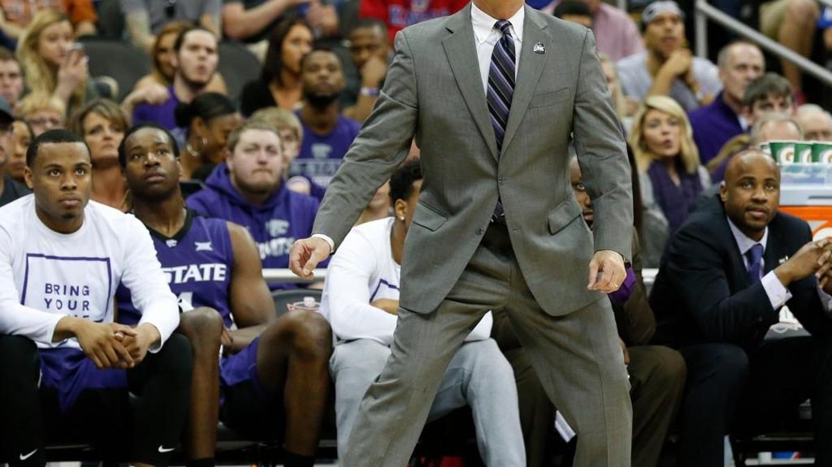 K-State coach Bruce Weber tries to keep his players in the game at the Big 12 Tournament. (March 10, 2016)