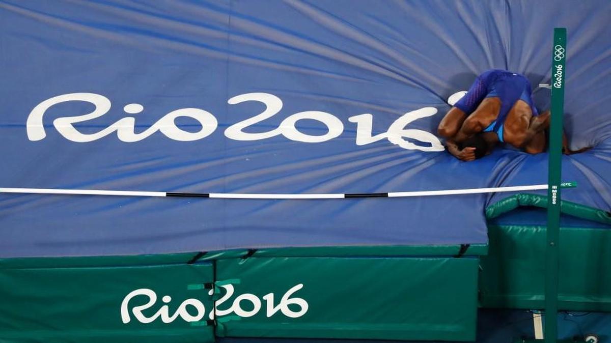 Erik Kynard reacts after failing to clear the bar during the high jump final at the Olympic stadium in Rio de Janeiro.