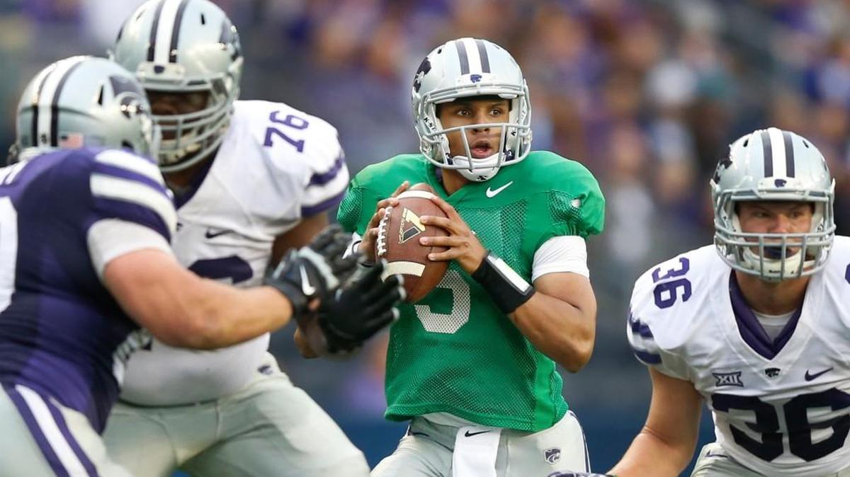 Quarterback Alex Delton looks for receiver during the first half of last year’s K-State spring game at Sporting Park in Kansas City, Kan.