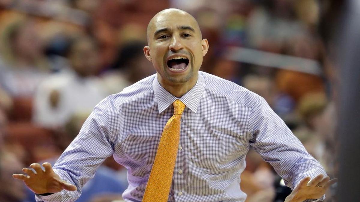 Texas coach Shaka Smart calls to his players during a loss to Kent State, Tuesday, Dec. 27, 2016, in Austin, Texas. (AP Photo/Eric Gay)