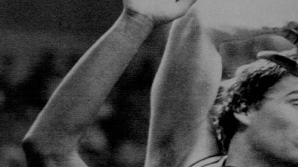 Duke’s Jay Bilas rebounds over KU’s Calvin Thompson in a 1986 national semifinal won by the Blue Devils. It was a matchup of No. 1 (Duke) vs. No. 2 (Kansas).