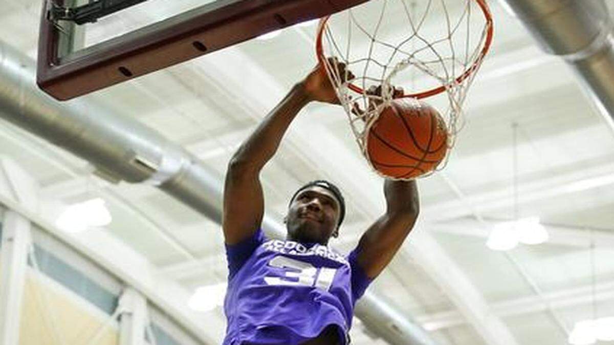 
Carlton Bragg, of Cleveland, Ohio, competes in the dunk contest during the McDonald's All-American Jam Fest, Monday, March 30, 2015, in Chicago. He signed with the Jayhawks on Wednesday.
