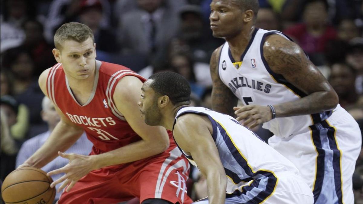 Cole Aldrich (left) when he was with the Houston Rockets.